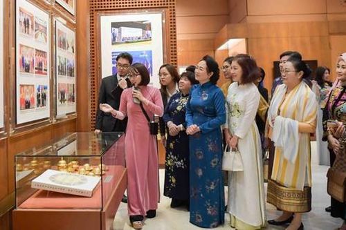 Phu nhân Chủ tịch Quốc hội gặp mặt Nhóm Phụ nữ cộng đồng ASEAN tại Hà Nội