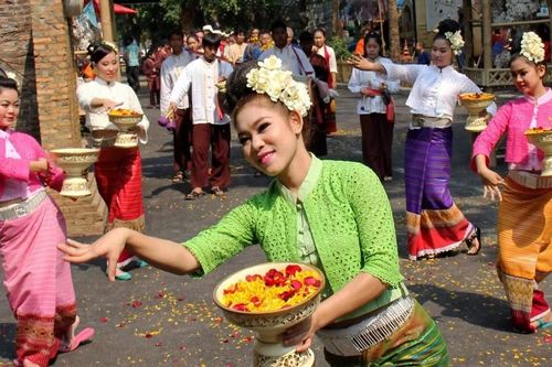 Vì sao lễ hội Songkran của Thái Lan lại được khách du lịch yêu thích?