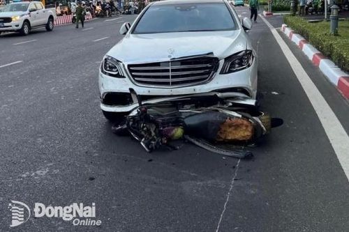 Đã đưa thi thể nạn nhân nữ tử vong trong vụ xe Mercedes tông 10 xe máy ở ngã tư Thủ Đức về lo hậu sự tại Biên Hòa