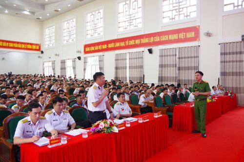 Lữ đoàn 189 phối hợp tuyên truyền phòng, chống tội phạm công nghệ cao cho cán bộ, chiến sĩ