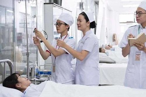 Bộ Y tế trả lời kiến nghị về nâng mức lương khởi điểm cho bác sĩ, thạc sĩ mới ra trường