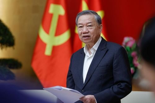 'Xây dựng đội ngũ cán bộ có tinh thần chủ động phục vụ người dân và doanh nghiệp'