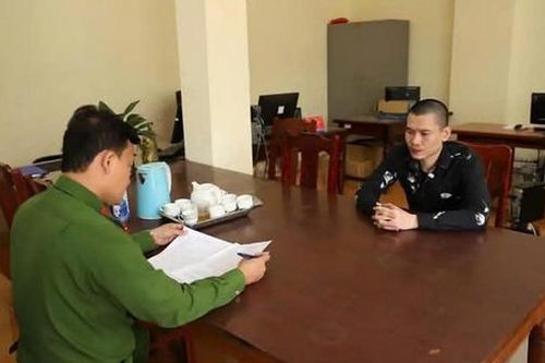 Vận động một đối tượng trốn nã ở Campuchia trở về đầu thú