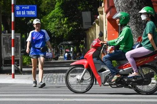 Đi bộ sang đường và văn hóa nhường đường