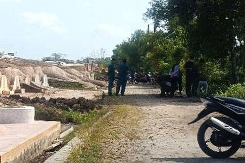 Rùng mình phát hiện thi thể nam giới trong nghĩa địa: Hiện trường có gì kỳ lạ?