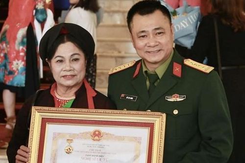 Nữ NSƯT quan họ quê Bắc Ninh có đời thực bình yên bên gia đình, lạc quan chống lại bạo bệnh