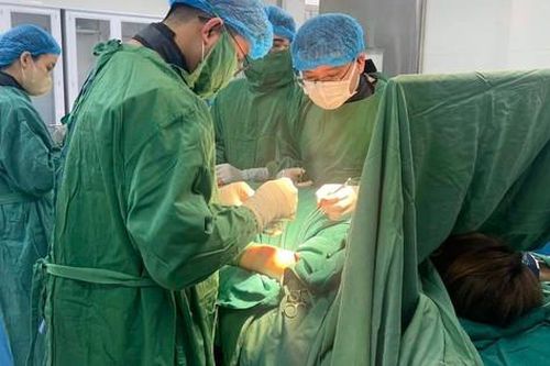 Que tránh thai đi lạc vào bắp tay