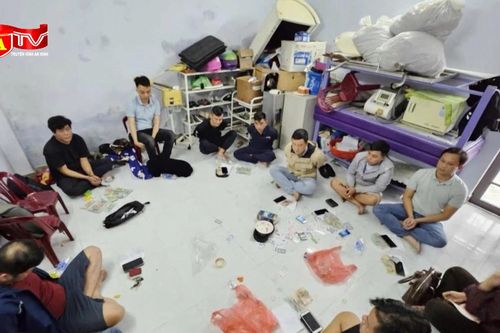 Phá ổ xóc đĩa 'núp' trong nhà nghỉ, hơn 380 triệu đồng bị thu giữ