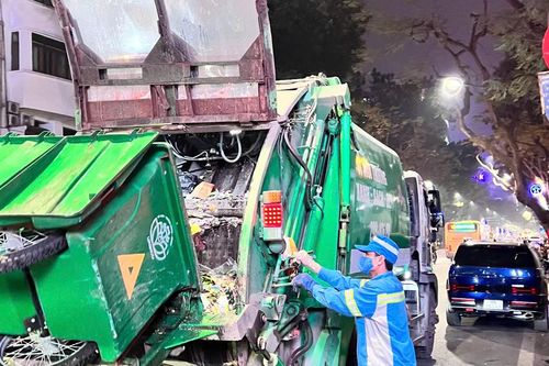 Quận Hoàn Kiếm: Thay thế toàn bộ xe gom rác, đảm bảo vệ sinh môi trường