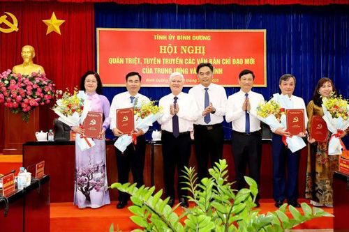 Bình Dương công bố quyết định về công tác cán bộ