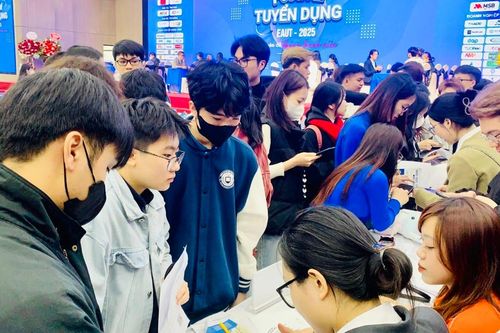 Gần 4.300 cơ hội việc làm cho sinh viên tại Festival tuyển dụng EAUT 2025