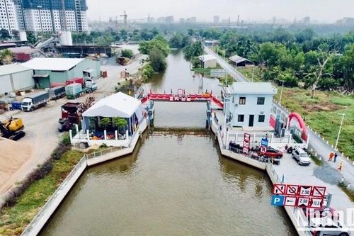 Thành phố Hồ Chí Minh: Vận hành cống ngăn triều chống ngập tại Quận 8