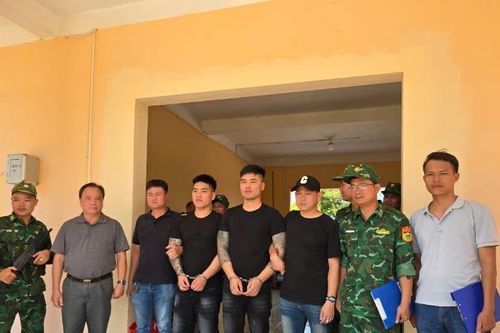 Di lý hai đối tượng truy nã đặc biệt về nước để xử lý