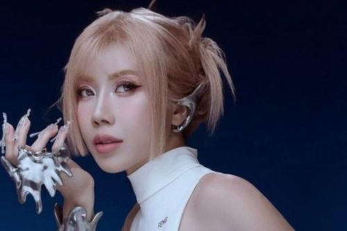 Trang Pháp bất ngờ được đề cử tại giải thưởng âm nhạc quốc tế bên cạnh 'dàn sao' đình đám