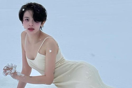 Hot girl sở hữu mái tóc tém vẫn xinh đẹp, quyến rũ bội phần