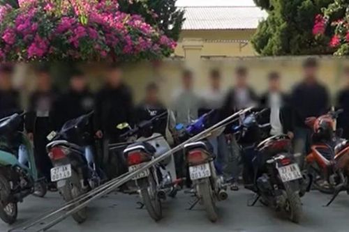 Xử lý 12 đối tượng cầm mã tấu quay video khoe trên facebook