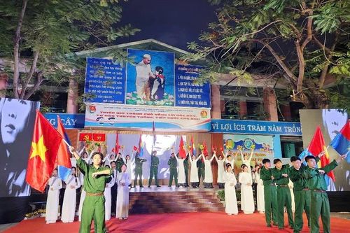 Học sinh tái hiện lịch sử hào hùng qua Hội thi Sử ca