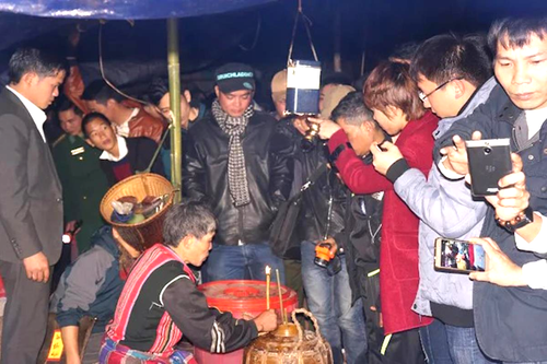 Âm vang tiếng trống hội trong đêm tình nhân của người Ma Coong