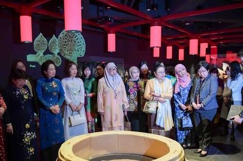 Phu nhân Chủ tịch Quốc hội gặp gỡ Nhóm Phụ nữ Cộng đồng Asean
