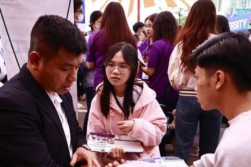 Tuyển sinh đại học 2025: Chọn ngành nào để không bị AI thay thế?