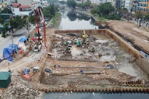 Cận cảnh công trường đập dâng đầu tiên để giữ nước trên sông Tô Lịch