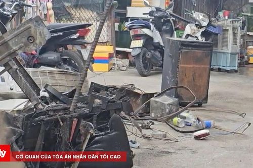 Căn nhà cấp 4 bị 'bà hỏa' ghé thăm