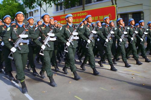 Tinh thần 'thép' của gần 3.000 chiến sĩ dưới nắng đổ lửa, mồ hôi đẫm thao trường