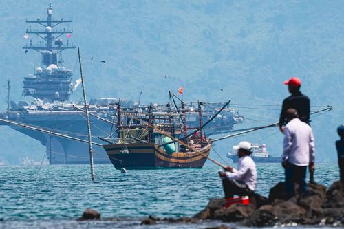 Đề xuất quy định về tàu sân bay, tàu chạy bằng năng lượng hạt nhân vào Việt Nam