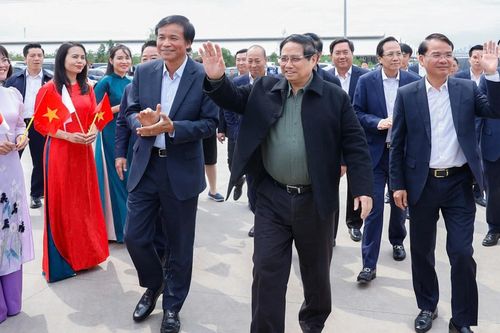 Thủ tướng thăm tổ hợp bò thịt Việt - Nhật nghìn tỷ