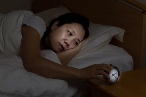 Mất ngủ thường xuyên sau tuổi 50: Bác sĩ chỉ 7 lý do phổ biến