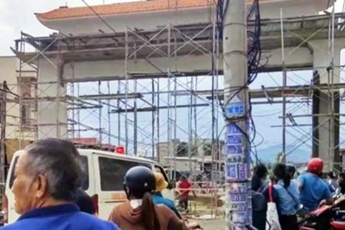 Khánh Hòa: Sập giàn giáo khi xây cổng chào, 5 công nhân bị thương