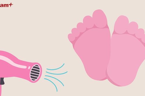 Mẹ bật máy sấy tóc rồi ngủ quên khiến em bé bỏng nặng, phải cắt 3 ngón chân