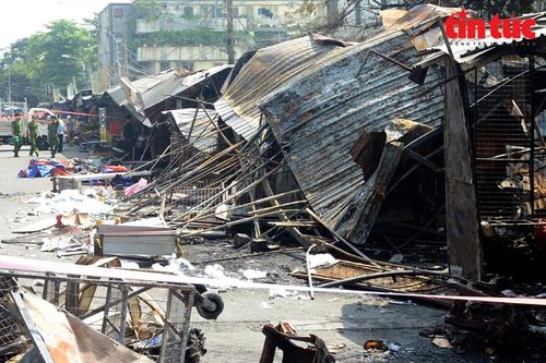 TP Hồ Chí Minh: Hiện trường đổ nát sau vụ cháy chợ Thanh Đa