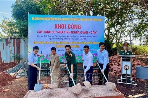 Xóa nhà tạm: Khởi công 5 căn nhà tình nghĩa quân dân tặng dân nghèo