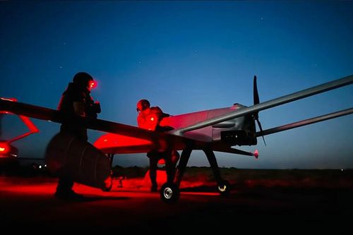 Ukraine công bố UAV vươn xa kỉ lục, đặt nhà máy lọc dầu lớn nhất Nga vào tầm bắn