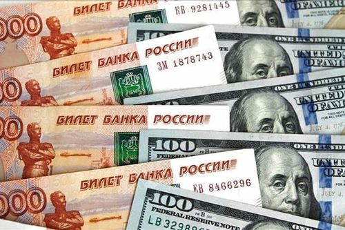 Giá đồng ruble tăng vọt trước cuộc điện đàm giữa hai Tổng thống Trump và Putin