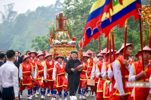 Làm sao để Đền Hùng không chỉ đông khách mỗi mùa Giỗ Tổ?