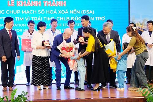 Người đầu tiên được trao giải thưởng 'Cống hiến cho Đà Nẵng': 'Tiền nhiều để làm gì?'