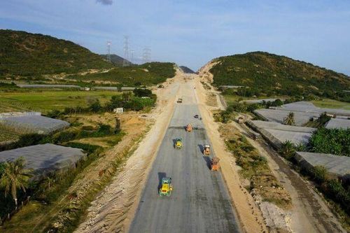 TPS gọi tên loạt nhà thầu lớn hưởng lợi từ 3 dự án đầu tư công trọng điểm trong 2025