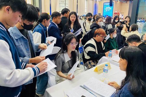 Tuyển dụng hàng nghìn việc làm cho lao động trẻ tại Hà Nội