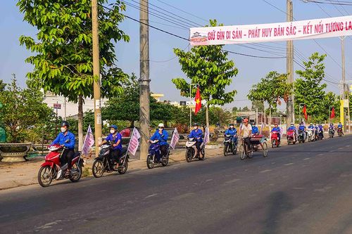 Diễu hành tuyên truyền lễ đón bằng UNESCO và khai hội Vía Bà Chúa Xứ Núi Sam năm 2025