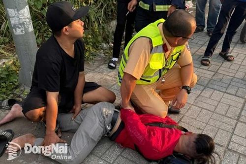 Cảnh sát giao thông truy đuổi, khống chế đối tượng cướp giật điện thoại trên đường tại Biên Hòa