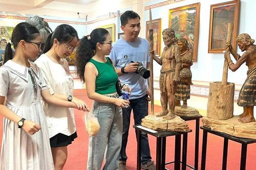 Triển lãm ảnh, văn học nghệ thuật 50 năm: Nhìn lại để đi tới