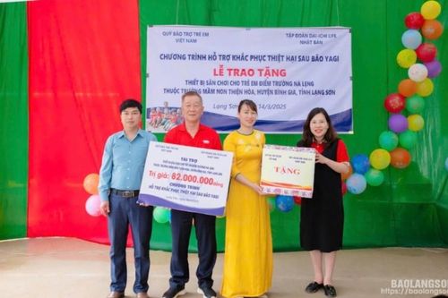 Dai-ichi Life VN tài trợ thiết bị sân chơi cho trường mầm non bị thiệt hại sau bão Yagi