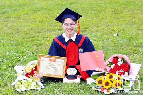 Hành trình của thủ khoa 'kép' ngành Kỹ thuật máy tính