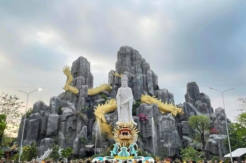 Hơn 500 Tăng Ni, Phật tử tham dự Lễ khánh đản Bồ-tát Quán Thế Âm tại chùa Phật Quốc Vạn Thành