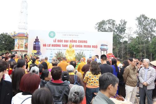 Hà Nội: Lễ rót đồng đúc đại hồng chung chùa Minh Ngộ