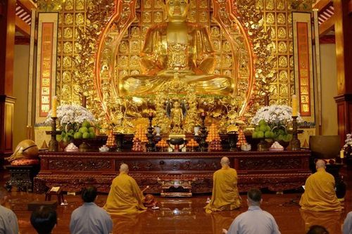 Lễ vía Đức Bồ-tát Quán Thế Âm tại Việt Nam Quốc Tự