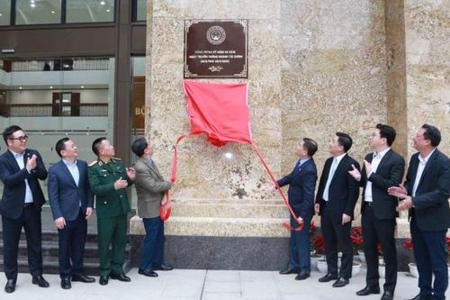 Bộ Tài chính tổ chức lễ gắn biển 'Công trình kỷ niệm 80 năm Ngày Truyền thống ngành Tài chính'