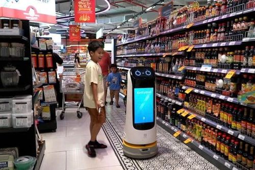 Nhiều siêu thị tại Tp.HCM ứng dụng Robot và AI vào phục vụ